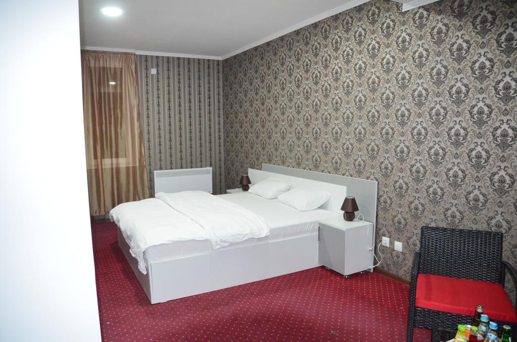 Dream Hotel Chisinau Exterior photo