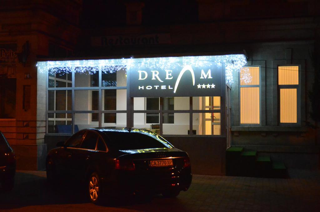 Dream Hotel Chisinau Exterior photo